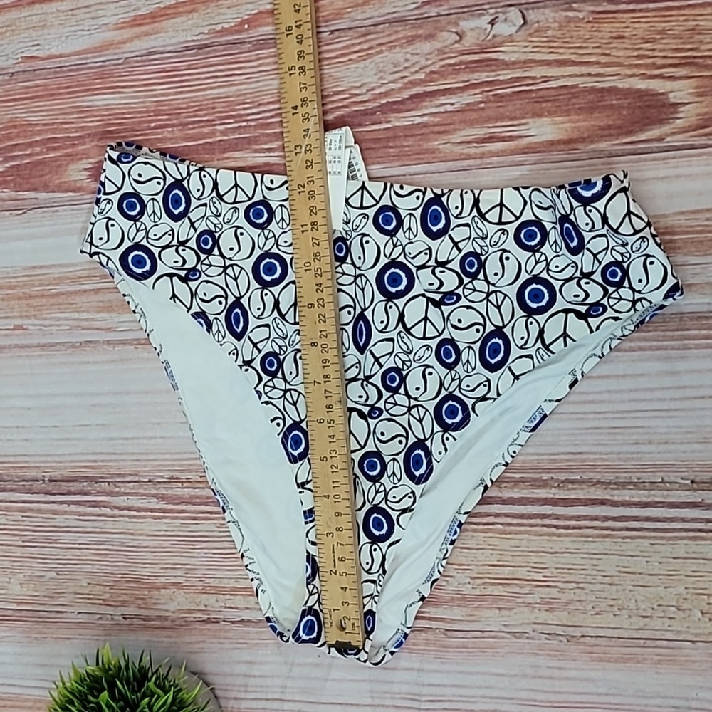 Forever 21 Evil Eye Rash Guard Swim Set - Picture 12 of 13